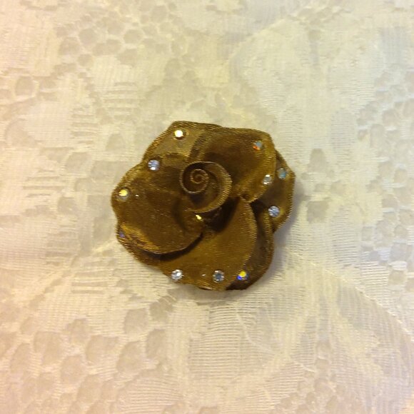 Vintage Rhinestone Gold Tone Rose Metal Brooch Timeless VTG Jewelry Pin - Picture 3 of 9